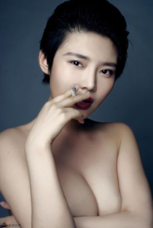 连裤袜美脚妻_国产剧超清在线观看