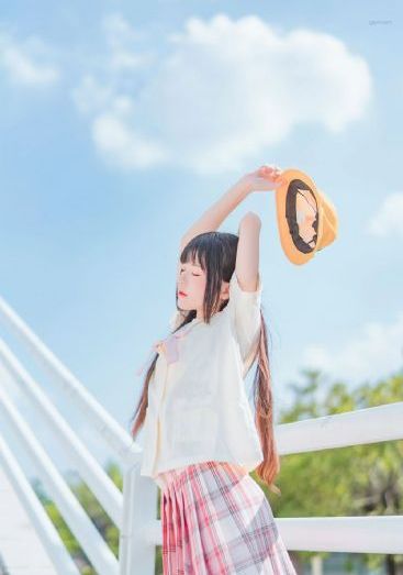 魔临动漫_十万网红美女美酱
